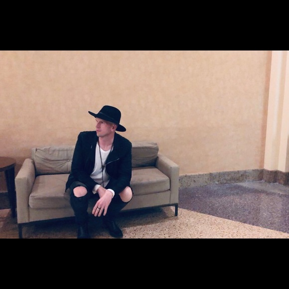 Meet your Posher, Tyler - Picture 8 of 8